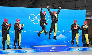 Thorsten Margis (4 v l) wechselt ins Team Johannes Lochner (l) und fährt dann gegen Goldmedaillengewinner Francesco Friedrich. - Michael Kappeler/dpa Thorsten Margis (4 v l) wechselt ins Team Johannes Lochner (l) und fährt dann gegen Goldmedaillengewinner Francesco Friedrich. - Michael Kappeler/dpa