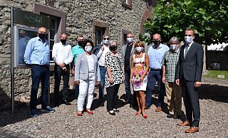 Bernhard Föckel (v. l.), Arnd Mathias, Dietmar Beineke, Claudia Koch, Stefan Fellmann, Eva-Maria Müller, Henning Fischer, Sabine Hasenbein, Volker Rodermund, Ralf Haffke und Bürgermeister Alexander Fischer laden ein zum Infomarkt in Ottbergen. - LGS Bernhard Föckel (v. l.), Arnd Mathias, Dietmar Beineke, Claudia Koch, Stefan Fellmann, Eva-Maria Müller, Henning Fischer, Sabine Hasenbein, Volker Rodermund, Ralf Haffke und Bürgermeister Alexander Fischer laden ein zum Infomarkt in Ottbergen. - LGS