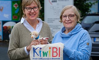 Christel Hartmann (l.) und Elisabeth Siepelmeyer-Schrader vom Projekt KiwiBi geben Familien Hilfestellung bei der Suche nach Tagesmüttern. - Andreas Zobe Christel Hartmann (l.) und Elisabeth Siepelmeyer-Schrader vom Projekt KiwiBi geben Familien Hilfestellung bei der Suche nach Tagesmüttern. - Andreas Zobe