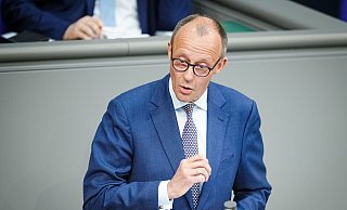 Nach Auffassung des CDU-Vorsitzenden Friedrich Merz sollte eine Agentur für Einwanderung aktiv ausländische Fachkräfte anwerben. - Kay Nietfeld/dpa Nach Auffassung des CDU-Vorsitzenden Friedrich Merz sollte eine Agentur für Einwanderung aktiv ausländische Fachkräfte anwerben. - Kay Nietfeld/dpa
