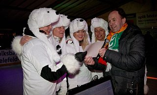 Das Eisstockschießen war auch für Veranstalter Peter Krebs immer ein ganz besonderes Projekt. Hier ein Foto vom Finale im Januar 2019. Daneben war er maßgeblich an der Organisation des Köchemarktes und des Weinfestes beteiligt. - Christina Falke Das Eisstockschießen war auch für Veranstalter Peter Krebs immer ein ganz besonderes Projekt. Hier ein Foto vom Finale im Januar 2019. Daneben war er maßgeblich an der Organisation des Köchemarktes und des Weinfestes beteiligt. - Christina Falke