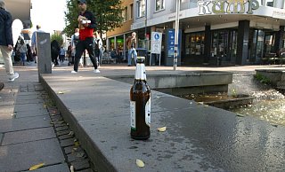 Alkoholverbot: Manche sehen in dem Verbot einen Eingriff in die persönliche Freiheit. - Eva Mikolajczak Alkoholverbot: Manche sehen in dem Verbot einen Eingriff in die persönliche Freiheit. - Eva Mikolajczak