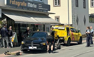 Polizeieinsatz am Mittwochmittag in Halle vor dem Fotoladen Mörke. - Heiko Kaiser Polizeieinsatz am Mittwochmittag in Halle vor dem Fotoladen Mörke. - Heiko Kaiser