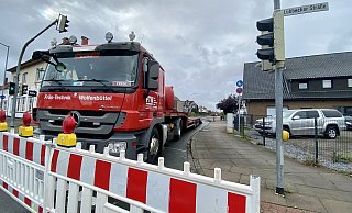Die Steinstraße ist derzeit von der Lübbecker Straße bis zur Straße Im Niedernbrock wegen Fahrbahndeckensanierungen gesperrt. - Phyllis Frieling Die Steinstraße ist derzeit von der Lübbecker Straße bis zur Straße Im Niedernbrock wegen Fahrbahndeckensanierungen gesperrt. - Phyllis Frieling