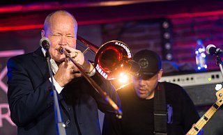 Nils Landgren war schon öfter beim Musik-Kontor zu Gast, wie hier 2017 im Schiller. Er schickte eine Videobotschaft zu Weihnachten - Archiv: Ralf Bittner Nils Landgren war schon öfter beim Musik-Kontor zu Gast, wie hier 2017 im Schiller. Er schickte eine Videobotschaft zu Weihnachten - Archiv: Ralf Bittner