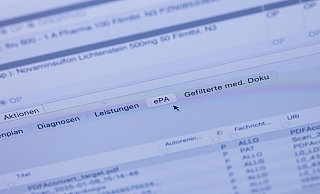 Patienten können ihre E-Akte in Praxen befüllen lassen, auch ohne selbst hineinzuschauen. (Archivbild) - Rolf Vennenbernd/dpa-Pool/dpa Patienten können ihre E-Akte in Praxen befüllen lassen, auch ohne selbst hineinzuschauen. (Archivbild) - Rolf Vennenbernd/dpa-Pool/dpa