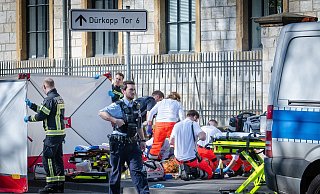Ein couragierter Bielefelder wird an der Heeper Straße erst zum Lebensretter und bezahlt seinen Einsatz fast mit dem Tod. - Barbara Franke Ein couragierter Bielefelder wird an der Heeper Straße erst zum Lebensretter und bezahlt seinen Einsatz fast mit dem Tod. - Barbara Franke