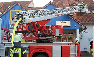 Die Feuerwehr rückte am Donnerstag zu einer qualmenden Bäckerei aus. - Klaus Frensing Die Feuerwehr rückte am Donnerstag zu einer qualmenden Bäckerei aus. - Klaus Frensing