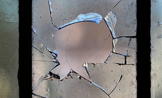 Kaputte Glasscheibe (Symbolbild) - Pixabay Kaputte Glasscheibe (Symbolbild) - Pixabay