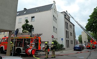 Mit viel Gerät und Personal rückte die Paderborner Feuewehr zur Heiersmauer aus. - Ralph Meyer Mit viel Gerät und Personal rückte die Paderborner Feuewehr zur Heiersmauer aus. - Ralph Meyer