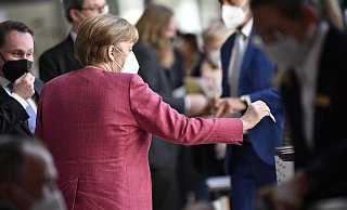 Bei der 223. Sitzung stimmen die Mitglieder des Deutschen Bundestages über das das Gesetz zur sogenannten Corona-Notbremse ab. - picture alliance / Geisler-Fotopress Bei der 223. Sitzung stimmen die Mitglieder des Deutschen Bundestages über das das Gesetz zur sogenannten Corona-Notbremse ab. - picture alliance / Geisler-Fotopress