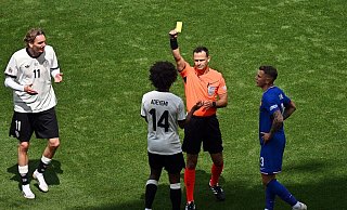 Brachte Tempo ins Spiel, sah aber auch Gelb: Karim Adeyemi - Marijan Murat/dpa Brachte Tempo ins Spiel, sah aber auch Gelb: Karim Adeyemi - Marijan Murat/dpa