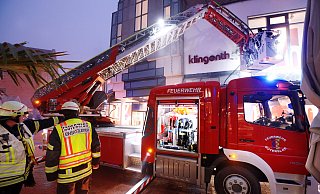 Die Feuerwehr war am Nachmittag in der Gütersloher Innenstadt im Einsatz, weil die Außenfassade eines Modehauses Feuer fing. - Patrick Menzel Die Feuerwehr war am Nachmittag in der Gütersloher Innenstadt im Einsatz, weil die Außenfassade eines Modehauses Feuer fing. - Patrick Menzel
