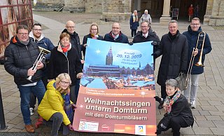 Auf dem Programm stehen unter anderem „O Tannenbaum", „Alle Jahre wieder" und „Macht hoch die Tür". - Stadt Paderborn Auf dem Programm stehen unter anderem „O Tannenbaum", „Alle Jahre wieder" und „Macht hoch die Tür". - Stadt Paderborn