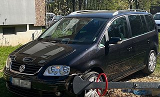 Das Fahrzeug der Eltern steht plötzlich mitten auf dem Spielplatzgelände in Bielefeld. - Polizei Das Fahrzeug der Eltern steht plötzlich mitten auf dem Spielplatzgelände in Bielefeld. - Polizei