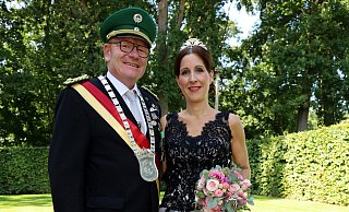 Frank und Anne Pottmeier genießen ihre Regentschaft im Lippedorf Boke. - Regina Brucksch Frank und Anne Pottmeier genießen ihre Regentschaft im Lippedorf Boke. - Regina Brucksch