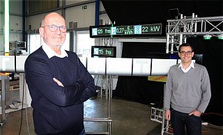 Rudolf Broer (l.) und Geschäftsführer Matthias Rieger in der Halle, wo viele innovative Lösungen rund um Verkehr und Parken erprobt und vorgestellt werden. - Uwe Müller Rudolf Broer (l.) und Geschäftsführer Matthias Rieger in der Halle, wo viele innovative Lösungen rund um Verkehr und Parken erprobt und vorgestellt werden. - Uwe Müller