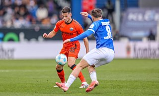 Marcel Hoffmeier (l.), hier im Duell gegen den Ex-Paderborner Luca Marseiler, zählte beim 1:0-Sieg in Darmstadt zu den besten SCP-Akteuren. - Imago Images Marcel Hoffmeier (l.), hier im Duell gegen den Ex-Paderborner Luca Marseiler, zählte beim 1:0-Sieg in Darmstadt zu den besten SCP-Akteuren. - Imago Images