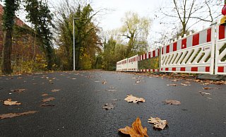 Vier Meter breit ist der Padersteinweg nach der Umgestaltung. Vollständig abgeschlossen sein werden Bauarbeiten aller Voraussicht nach erst im Frühjahr. - Lena Henning Vier Meter breit ist der Padersteinweg nach der Umgestaltung. Vollständig abgeschlossen sein werden Bauarbeiten aller Voraussicht nach erst im Frühjahr. - Lena Henning