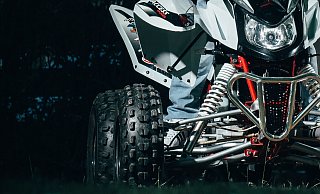 Der Mann mit dem Quad wollte einen Traktor überholen und sah dabei den entgegenkommenden Verkehr zu spät. - Symbolfoto: unsplash Der Mann mit dem Quad wollte einen Traktor überholen und sah dabei den entgegenkommenden Verkehr zu spät. - Symbolfoto: unsplash