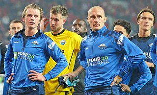SCP-Abwehrchef Felix Götze, Torwart Pelle Boevink und Stürmer Sven Michel (v. l.) sind nach der 0:3-Pleite in Lautern sichtlich bedient. - IMAGO/Jan Huebner SCP-Abwehrchef Felix Götze, Torwart Pelle Boevink und Stürmer Sven Michel (v. l.) sind nach der 0:3-Pleite in Lautern sichtlich bedient. - IMAGO/Jan Huebner