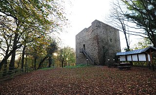 Die Burg Limberg auf dem Kamm des Wiehengebirges bei Börninghausen war eine mittelalterliche Höhenburg. - Joern Spreen-Ledebur Die Burg Limberg auf dem Kamm des Wiehengebirges bei Börninghausen war eine mittelalterliche Höhenburg. - Joern Spreen-Ledebur