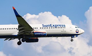 Die Überbuchung einer Maschine der Sunexpress ist der Anfang vom Ende einer Urlaubsreise für zwei junge Männer aus Löhne. - picture alliance / NurPhoto Die Überbuchung einer Maschine der Sunexpress ist der Anfang vom Ende einer Urlaubsreise für zwei junge Männer aus Löhne. - picture alliance / NurPhoto