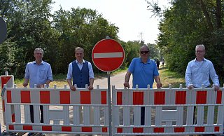 Stefan Fellmann (v.l.), Alexander Fischer, Volker Rodermund und Jörg Niggemann am Sonntag an der Freizeitanlage Godelheim. - Stadt Stefan Fellmann (v.l.), Alexander Fischer, Volker Rodermund und Jörg Niggemann am Sonntag an der Freizeitanlage Godelheim. - Stadt