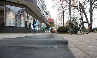 Die Gummi-Matten warfen Dellen auf. - Nicole Bliesener Die Gummi-Matten warfen Dellen auf. - Nicole Bliesener