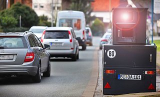 Die neuen Bußgeldregeln machen Blitzer Bernhard zwar nicht mehr Arbeit, den Temposündern aber mehr Kummer. - Sarah Jonek Die neuen Bußgeldregeln machen Blitzer Bernhard zwar nicht mehr Arbeit, den Temposündern aber mehr Kummer. - Sarah Jonek