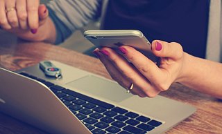 Hotline und Homepage - Betroffene auf der Suche nach Informationen (Symbolbild). - Pixabay/Firmbee Hotline und Homepage - Betroffene auf der Suche nach Informationen (Symbolbild). - Pixabay/Firmbee