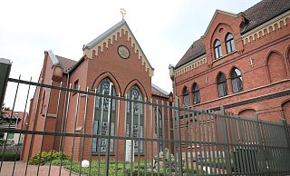 Der Zaun an der Synagoge in der Komturstraße muss erhöht werden. - Frank-Michael Kiel-Steinkamp Der Zaun an der Synagoge in der Komturstraße muss erhöht werden. - Frank-Michael Kiel-Steinkamp