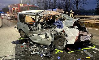 Das Auto wurde bei dem Unfall im Frontbereich schwer beschädigt. - Ralph Meyer Das Auto wurde bei dem Unfall im Frontbereich schwer beschädigt. - Ralph Meyer