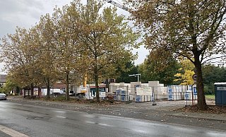 Neben der Sparkassen-Filiale in Bruchmühlen ist eine Baustelle. - Aileen Stuckmann Neben der Sparkassen-Filiale in Bruchmühlen ist eine Baustelle. - Aileen Stuckmann