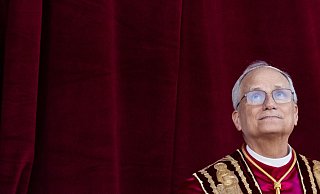 Der neu gewählte Papst Leo XIV., der US-Amerikaner Robert Prevost, erscheint nach dem Konklave auf dem Balkon des Petersdoms im Vatikan. - Marijan Murat/dpa Der neu gewählte Papst Leo XIV., der US-Amerikaner Robert Prevost, erscheint nach dem Konklave auf dem Balkon des Petersdoms im Vatikan. - Marijan Murat/dpa