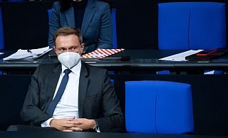 Finanzminister Christian Lindner (FDP) bei der Plenarsitzung im Deutschen Bundestag. - Foto: Bernd von Jutrczenka/dpa Finanzminister Christian Lindner (FDP) bei der Plenarsitzung im Deutschen Bundestag. - Foto: Bernd von Jutrczenka/dpa