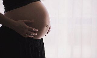 Die Hebammen verpflichten sich, nach dem abgeschlossenen Studium für mindestens fünf Jahre in den Kliniken im Kreis Herford tätig zu sein. - Pixabay (Symbolbild) Die Hebammen verpflichten sich, nach dem abgeschlossenen Studium für mindestens fünf Jahre in den Kliniken im Kreis Herford tätig zu sein. - Pixabay (Symbolbild)