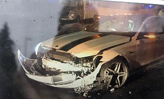 Die Knautschzone des Mercedes ist ziemlich zerknautscht. - privat Die Knautschzone des Mercedes ist ziemlich zerknautscht. - privat