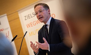 Daniel Sieveke spricht zu den CDU-Mitgliedern im Liborianum. - Niklas Tüns Daniel Sieveke spricht zu den CDU-Mitgliedern im Liborianum. - Niklas Tüns