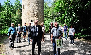 Bürgermeister Ernst-Wilhelm Vortmeyer lud Karl-Heinz Pelka und seine Helfer als Dankeschön zu einem Picknick am Nonnenstein ein. - Gemeinde Rödinghausen Bürgermeister Ernst-Wilhelm Vortmeyer lud Karl-Heinz Pelka und seine Helfer als Dankeschön zu einem Picknick am Nonnenstein ein. - Gemeinde Rödinghausen