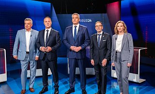 Vizekanzler Werner Kogler (l-r), SPÖ-Chef Andreas Babler, Bundeskanzler Karl Nehammer, FPÖ-Chef Herbert Kickl und Neos-Chefin Beate Meinl-Reisinger. - Georg Hochmuth/APA/dpa Vizekanzler Werner Kogler (l-r), SPÖ-Chef Andreas Babler, Bundeskanzler Karl Nehammer, FPÖ-Chef Herbert Kickl und Neos-Chefin Beate Meinl-Reisinger. - Georg Hochmuth/APA/dpa