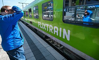 Am 23. Mai hielt der Flixtrain auf seiner Strecke von Berlin nach Köln erstmals in Bielefeld. - Andreas Zobe Am 23. Mai hielt der Flixtrain auf seiner Strecke von Berlin nach Köln erstmals in Bielefeld. - Andreas Zobe