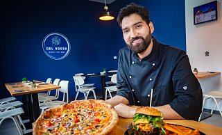 Sayed Jawid Hussainy will in seinem Bielefelder Restaurant Del Noosh durch Handarbeit und frische Produkte überzeugen. - Mike-Dennis Mueller / www.mdm.photo Sayed Jawid Hussainy will in seinem Bielefelder Restaurant Del Noosh durch Handarbeit und frische Produkte überzeugen. - Mike-Dennis Mueller / www.mdm.photo