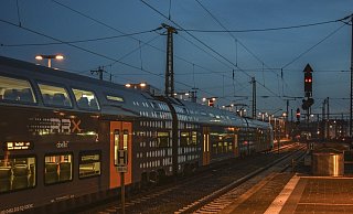 Züge warteten rund eine Stunde lang an Bahnhöfen. - Symbolbild: Pixabay Züge warteten rund eine Stunde lang an Bahnhöfen. - Symbolbild: Pixabay