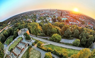 Fast wie unter einer Glaskugel. Bielefeld aus der Vogelperspektive. Wohin entwickelt sich die Stadt? - Sarah Jonek Fast wie unter einer Glaskugel. Bielefeld aus der Vogelperspektive. Wohin entwickelt sich die Stadt? - Sarah Jonek