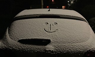 Wer bei Schnee und Eis mit so einer Heckscheibe losfährt, hat nicht genügend Überblick im Verkehr. Denn andere Verkehrsteilnehmer sind nicht nur vor der Frontscheibe unterwegs. - Jens Reichenbach Wer bei Schnee und Eis mit so einer Heckscheibe losfährt, hat nicht genügend Überblick im Verkehr. Denn andere Verkehrsteilnehmer sind nicht nur vor der Frontscheibe unterwegs. - Jens Reichenbach