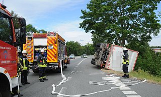 Verletzt: Bei einem Abbiegeunfall an der B7 wurde der Fahrer verletzt. Aus ungeklärten Gründen rutschte das Fahrzeug auf der Fahrt vom Paderborner Tor auf die B7 in Richtung Scherfede in den Straßengraben - Hübert Rösel Verletzt: Bei einem Abbiegeunfall an der B7 wurde der Fahrer verletzt. Aus ungeklärten Gründen rutschte das Fahrzeug auf der Fahrt vom Paderborner Tor auf die B7 in Richtung Scherfede in den Straßengraben - Hübert Rösel