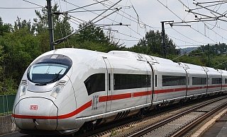 Von Bielefeld nach Hannover in 30 Minuten? Mit einer neuen Schnelltrasse quer durch OWL soll das möglich werden. - pixabay (Symbolbild) Von Bielefeld nach Hannover in 30 Minuten? Mit einer neuen Schnelltrasse quer durch OWL soll das möglich werden. - pixabay (Symbolbild)