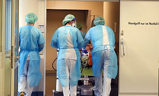 Ab 1. Januar 2024 soll das Personalbemessungsinstrument verpflichtend in allen Kliniken eingesetzt werden. - Foto: Waltraud Grubitzsch/dpa-Zentralbild/dpa Ab 1. Januar 2024 soll das Personalbemessungsinstrument verpflichtend in allen Kliniken eingesetzt werden. - Foto: Waltraud Grubitzsch/dpa-Zentralbild/dpa