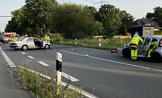 In Paderborn-Sennelager wurden bei einem Unfall zwei Personen verletzt. - Feuerwehr Paderborn In Paderborn-Sennelager wurden bei einem Unfall zwei Personen verletzt. - Feuerwehr Paderborn